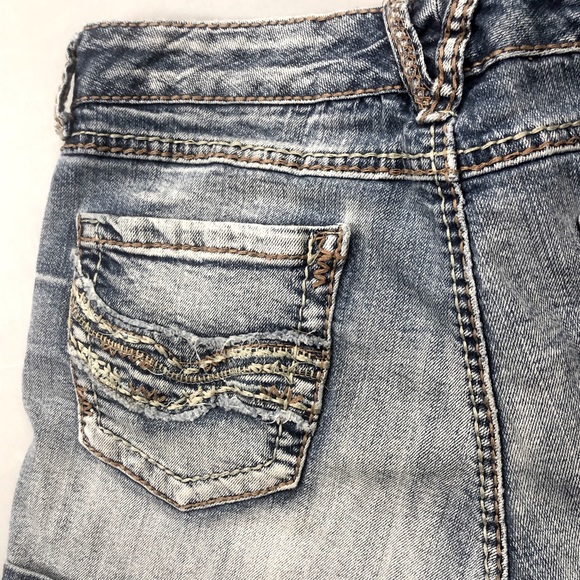 Distressed Jean Shorts Size 9/10 - Picture 4 of 10